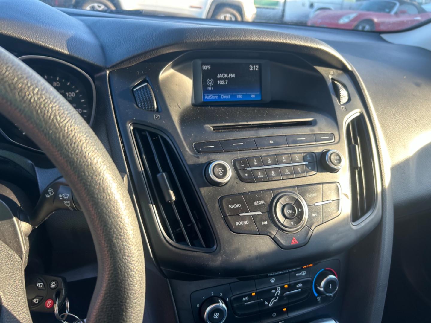 2016 White Ford Focus SE Sedan (1FADP3F28GL) with an 2.0L L4 DOHC 16V engine, located at 1687 Business 35 S, New Braunfels, TX, 78130, (830) 625-7159, 29.655487, -98.051491 - Photo#12